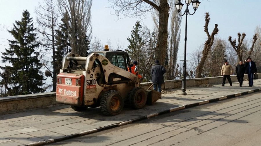 Работы по благоустройству Волжского района 
продолжаются