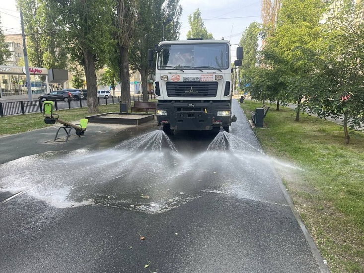 В Саратове продолжаются работы по благоустройству
