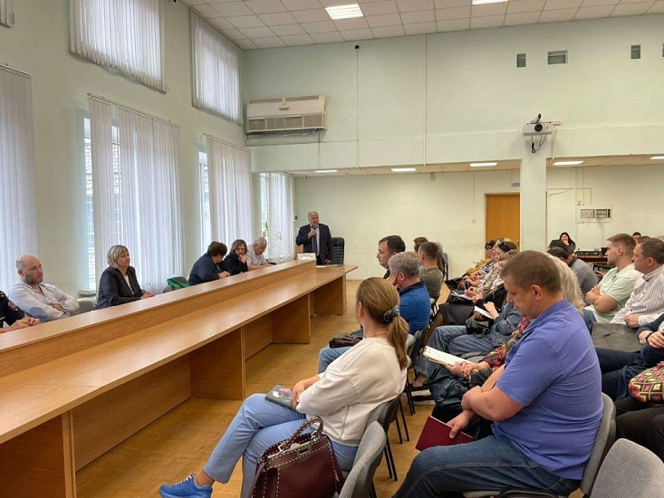Алексей Постнов провел встречу с собственниками 
предприятий потребительского рынка