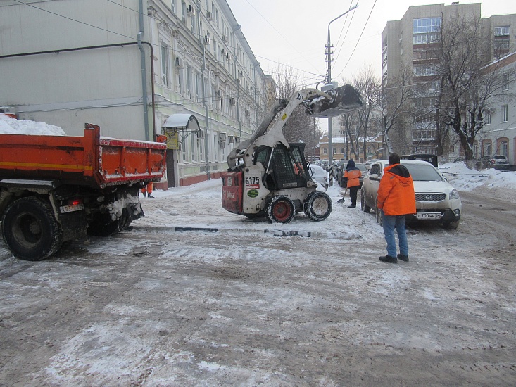 В Октябрьском районе продолжается уборка 
улиц