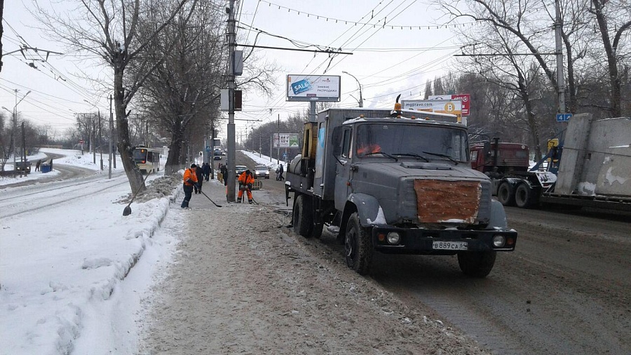 В Кировском районе ведутся снегоуборочные 
работы
