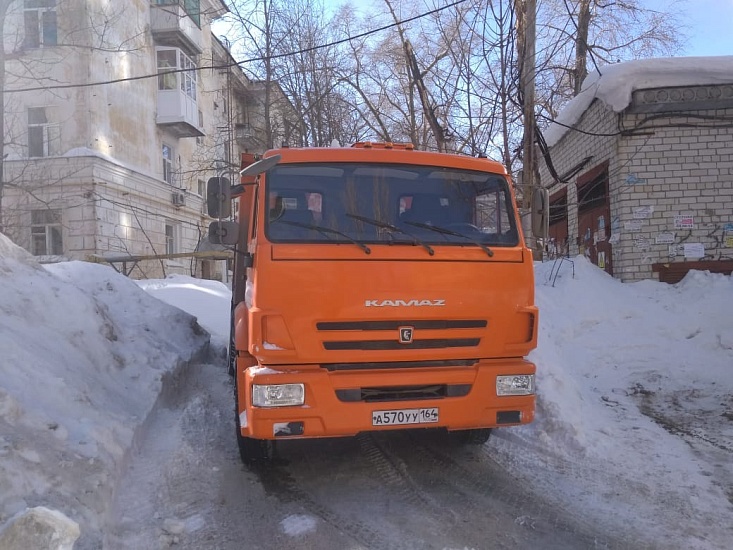 В Ленинском районе не прекращается расчистка 
территорий от снега