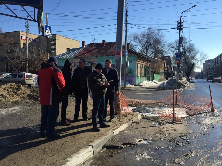 Максим Сиденко провел объезд с целью выявления 
люков колодцев и тепловых камер, находящихся в неудовлетворительном состоянии