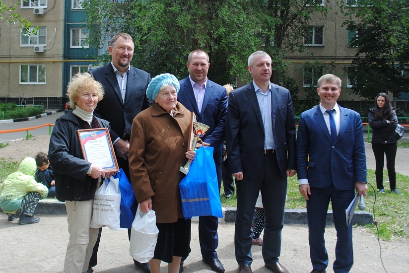 В поселке Елшанка выбрали самые благоустроенные 
дворы
