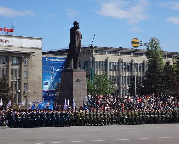 Дружинник участвовал в параде на Театральной 
площади