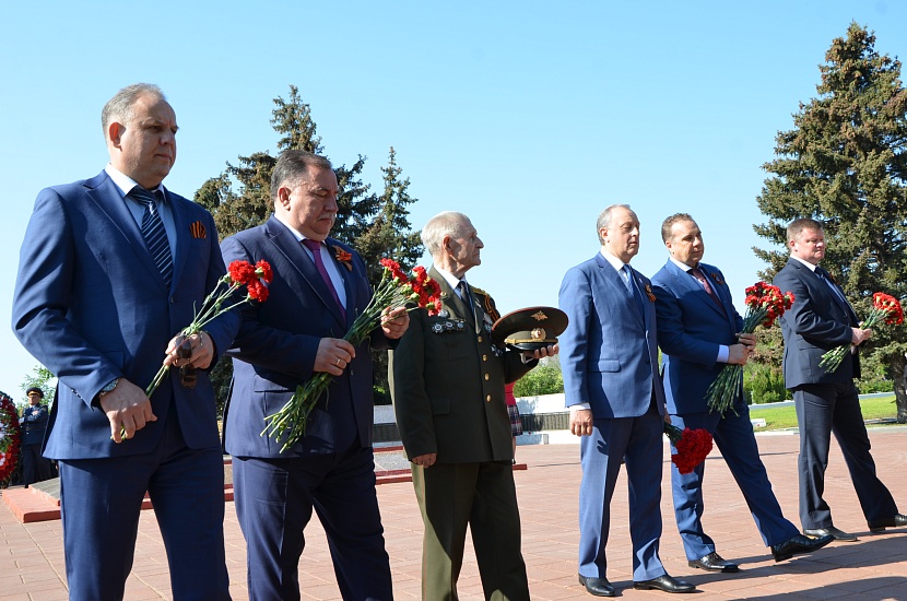 Состоялась траурная церемония возложения 
цветов на Воскресенском кладбище
