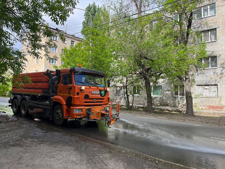 Коммунальными службами в круглосуточном 
режиме проводятся мероприятия по благоустройству города