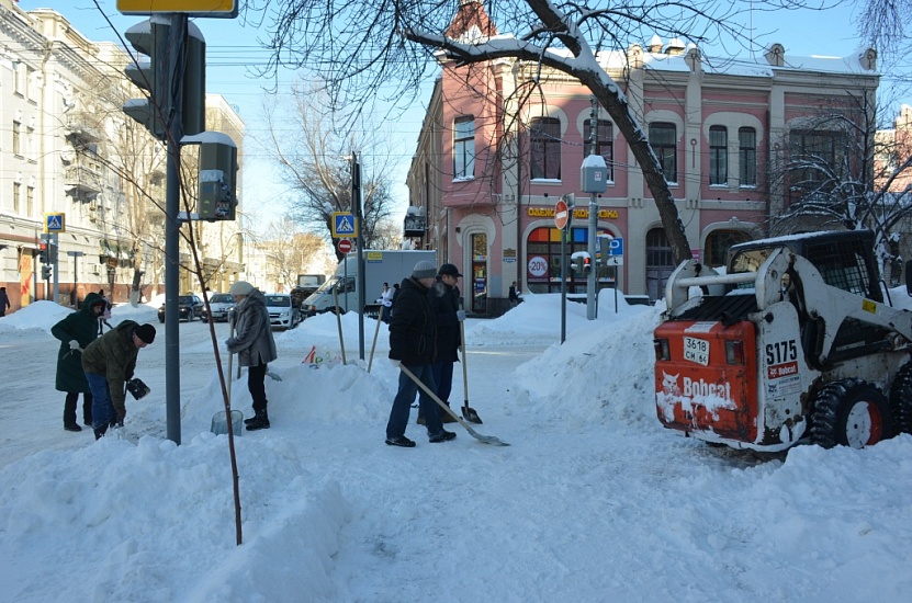 Помощь в уборке города оказали более 200 
предприятий и организаций Саратова