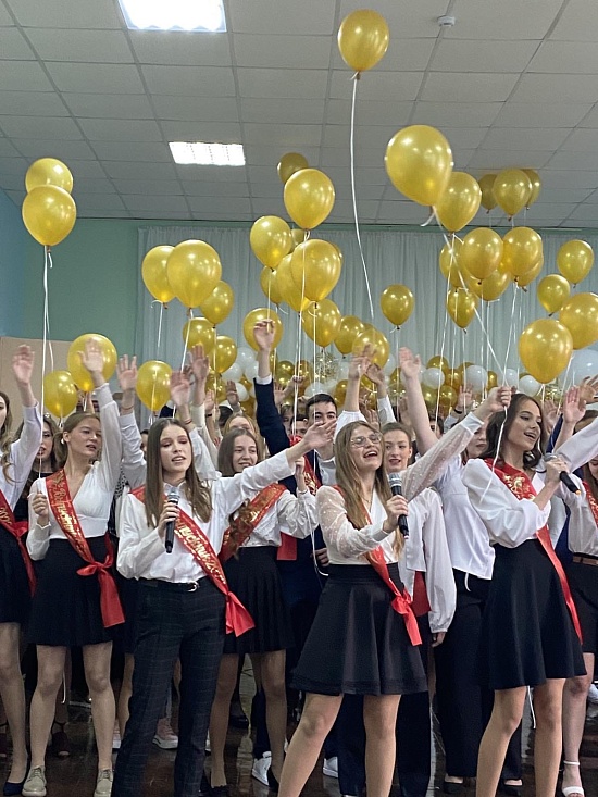 Последний звонок прозвенел для выпускников 
школ Волжского района