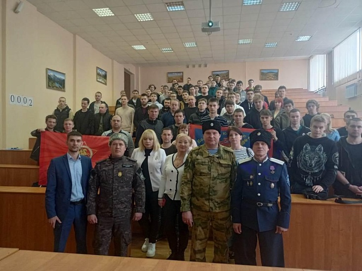 Во Фрунзенском районе начался цикл военно-патриотических 
встреч среди молодежи и подрастающего поколения