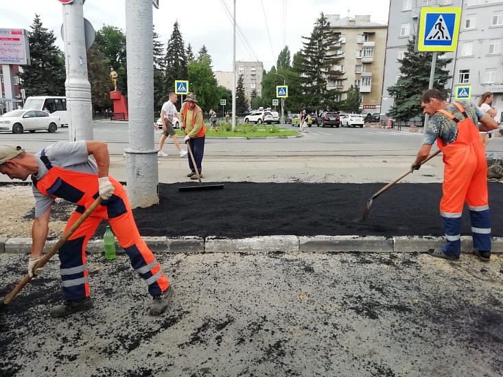 В областном центре продолжаются работы 
по ямочному ремонту