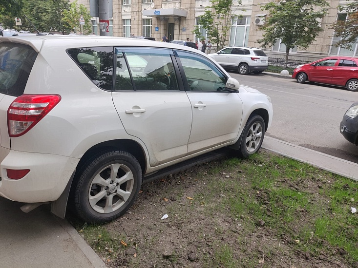 На территории Октябрьского района продолжаются 
мероприятия по выявлению фактов незаконной парковки