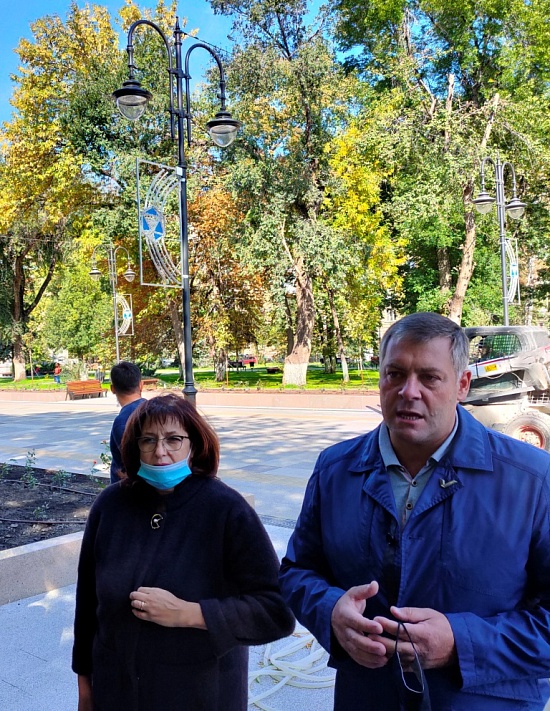 Во Фрунзенском районе проверили ход ремонта 
дворовых и общественных территорий