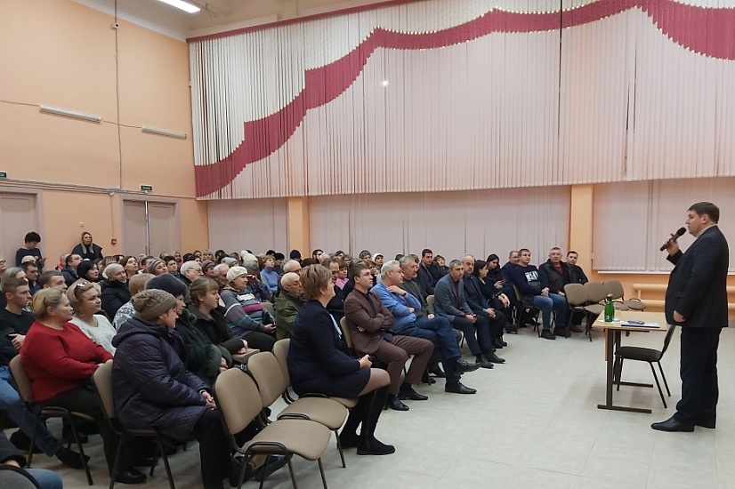 Жители Кировского района озвучили наиболее 
значимые для микрорайона вопросы