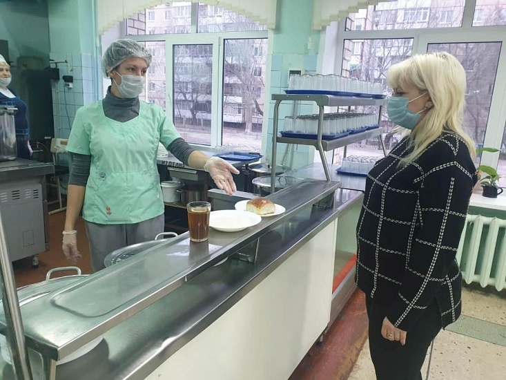 В Волжском районе продолжается мониторинг 
питания в образовательных учреждений