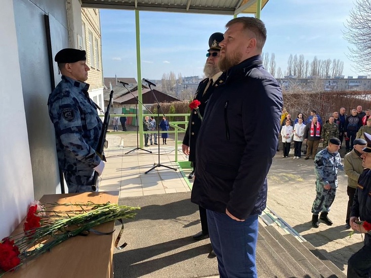 В школе № 38 состоялось открытие мемориальной 
доски