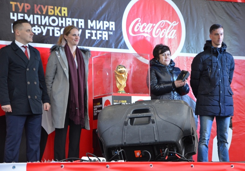 В Саратов привезли Кубок Чемпионата мира 
по футболу FIFA