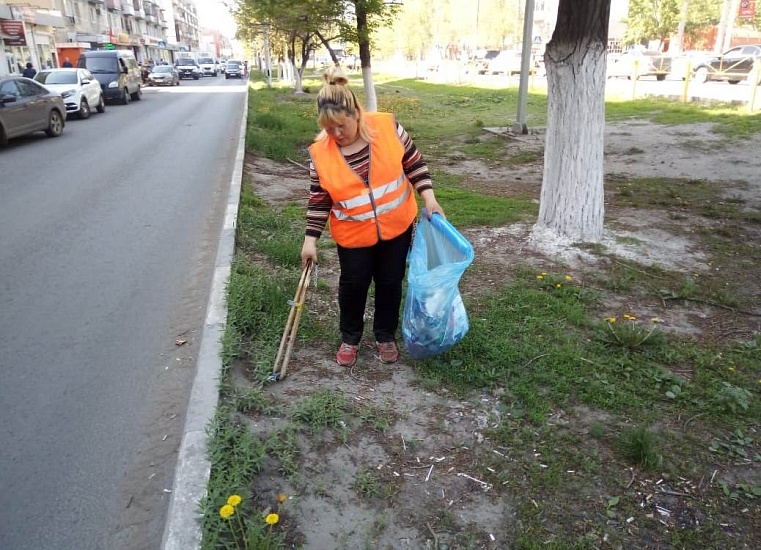 Саратов продолжает активно готовиться 
к праздничным и выходным дням