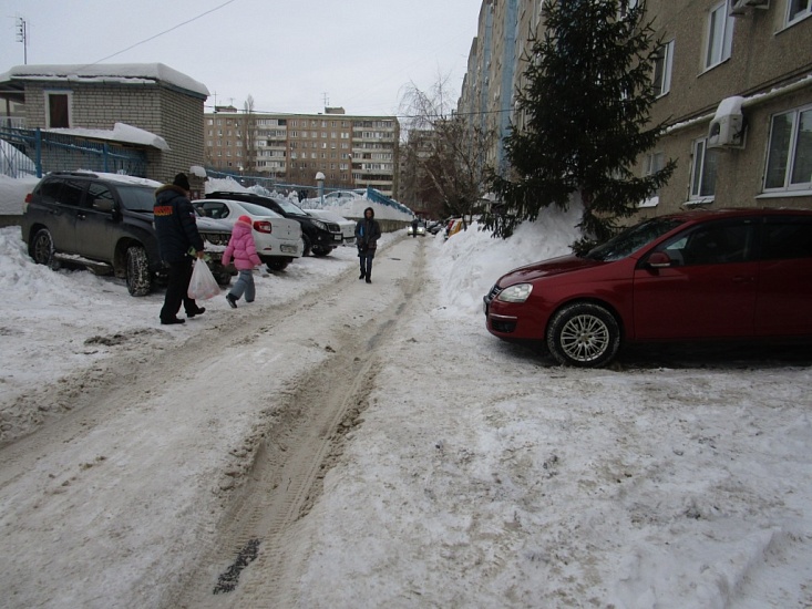 Муниципальные инспекторы проверили более 
200 дворовых территорий города