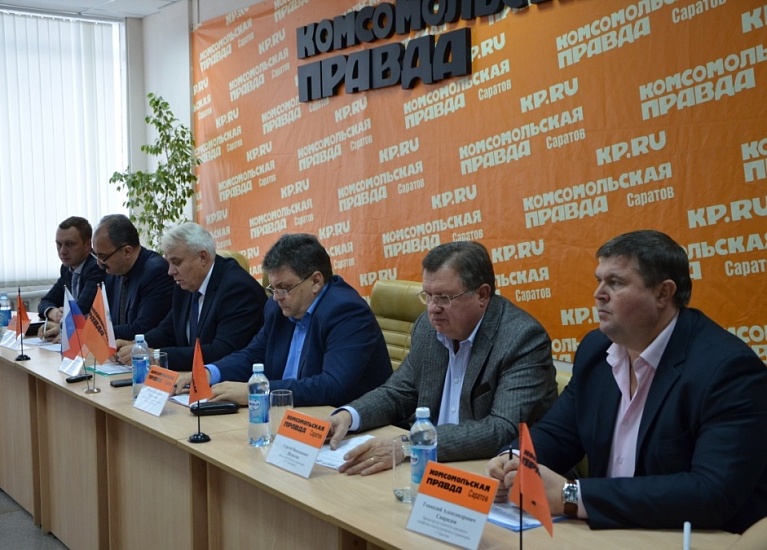 На круглом столе представители региональной 
и городской власти обсудили итоги реализации программы «Безопасные и качественные дороги»