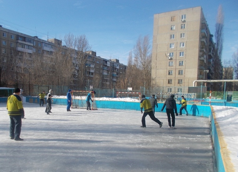 В Заводском районе состоялись два турнира 
по зимнему футболу