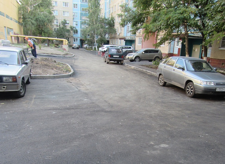 Во дворах Октябрьского района ведутся 
ремонтные работы