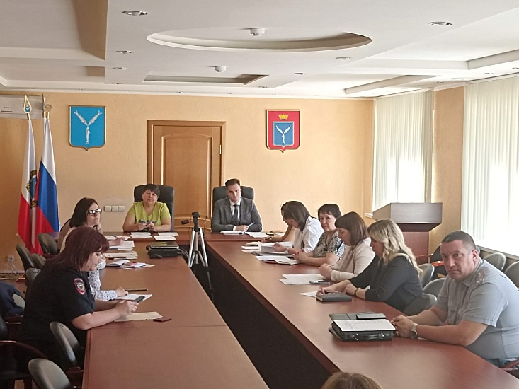 В департаменте Гагаринского административного 
района состоялось заседание комиссии по делам несовершеннолетних и защите их прав