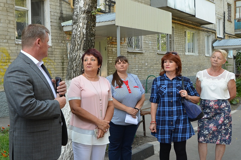Глава города Михаил Исаев проинспектировал 
работы по благоустройству в Заводском районе