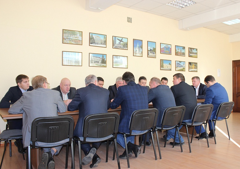 Михаил Исаев провел совещание по благоустройству 
Воробьевки