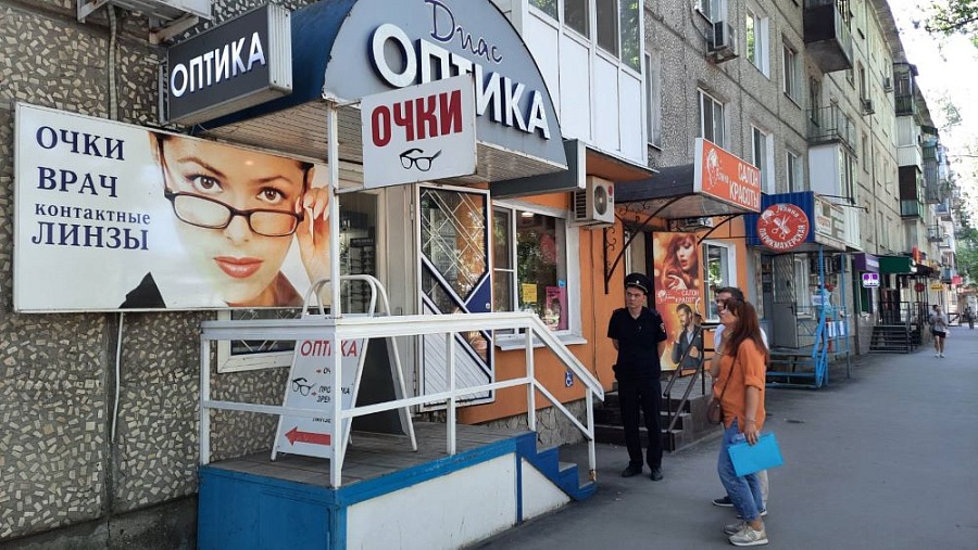 В Октябрьском районе прошли мероприятия 
по выявлению самовольно размещенных рекламных конструкций и несоответствий вывесок Правилам благоустройства