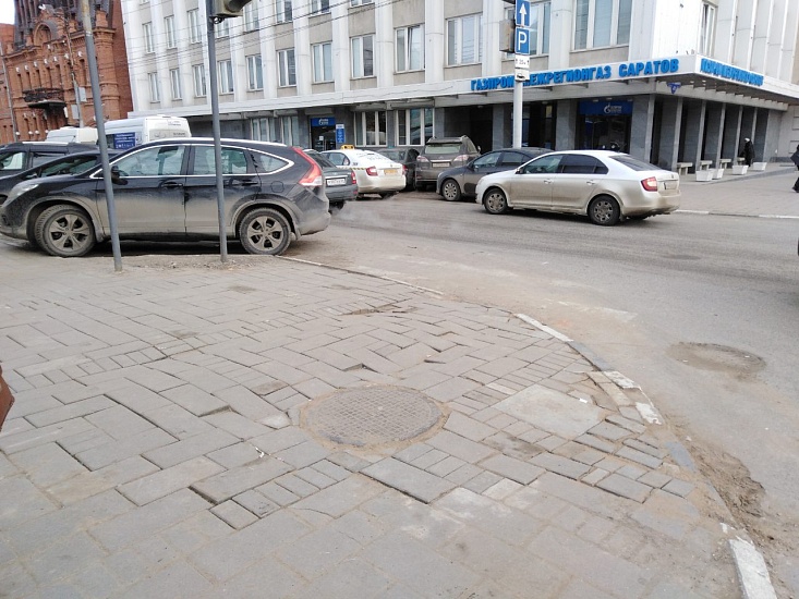 Продолжаются работы по благоустройству 
центра города