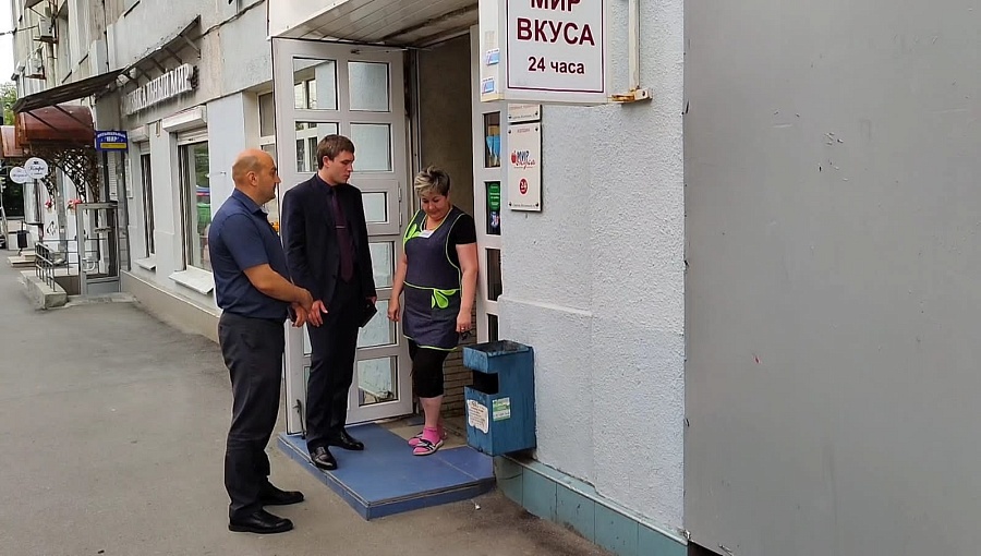 Сергей Соколов проверил состояние входных 
групп и прилегающих территорий предприятий различных форм собственности