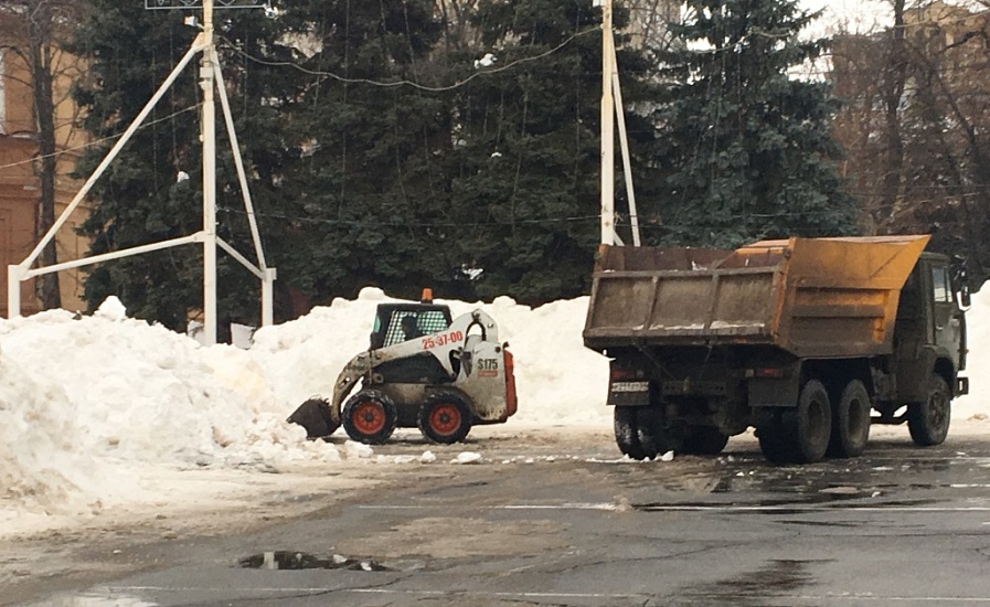 В Волжском районе продолжаются снегоуборочные 
работы