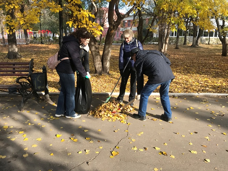 В Детском парке состоялся очередной субботник