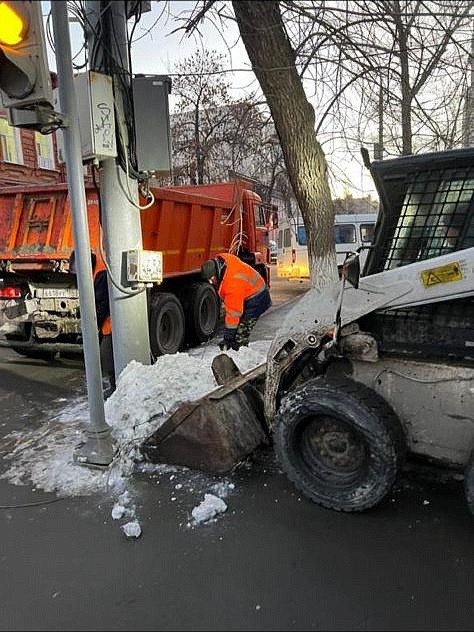 Продолжаются комплексные работы по благоустройству 
в Октябрьском районе