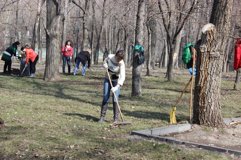 Более 2 000 человек приняло участие в субботнике 
в Заводском районе