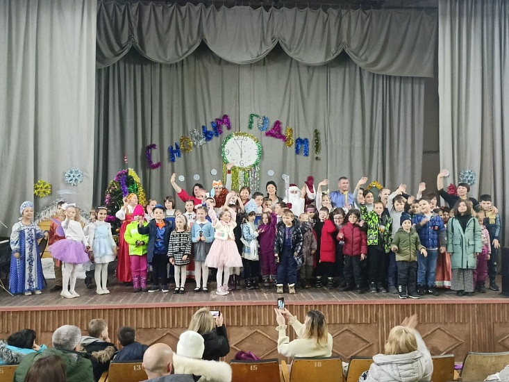 В Домах культуры Гагаринского района прошли 
новогодние представления для детей