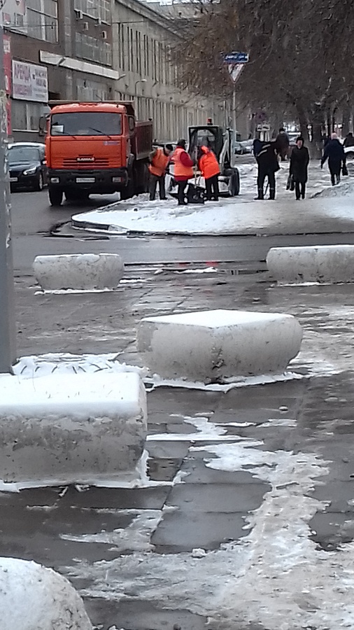 Проведены работы по очистке тротуаров