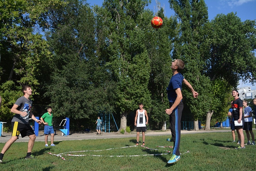 В Детском парке провели спортивную игру 
«Держи пас»