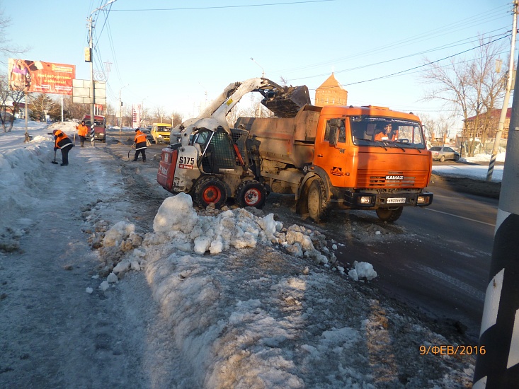 За сутки в Кировском районе вывезли 1130 
кубометров снега