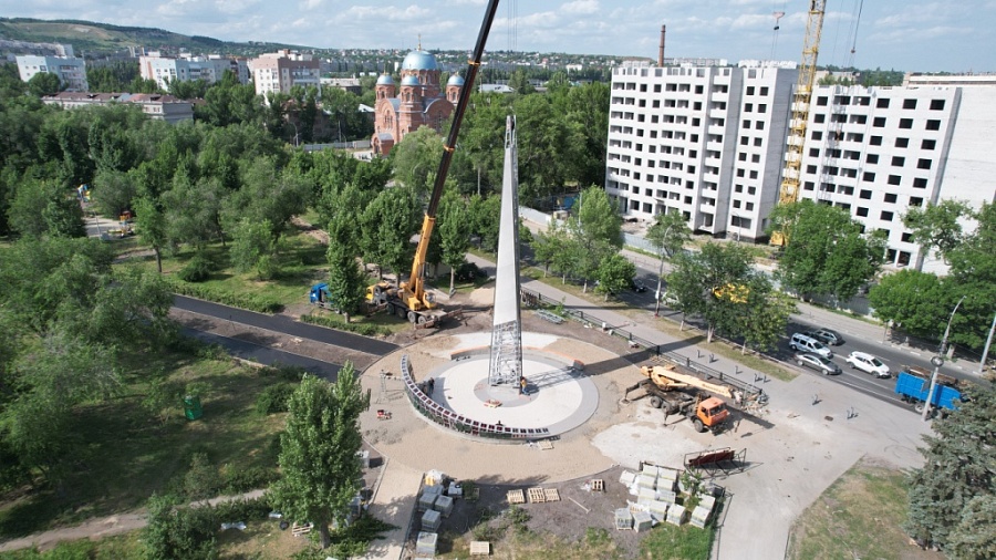 В сквере «Заводской» установлена стела 
«Город трудовой доблести»