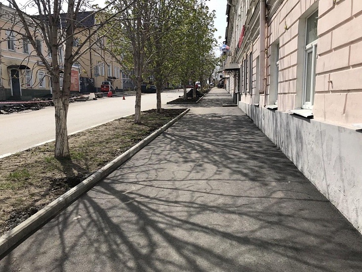 Михаил Исаев о ходе работ по ремонту тротуаров: 
«На объектах необходимо увеличивать количество рабочих и техники»