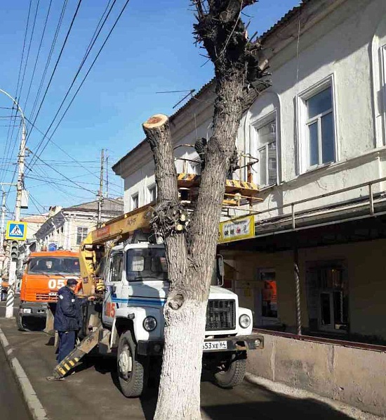 На центральных улицах Саратова проводятся 
работы по благоустройству
