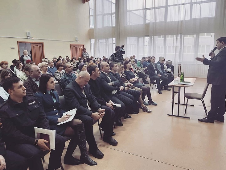 В Кировском районе прошла седьмая встреча 
главы района с жителями