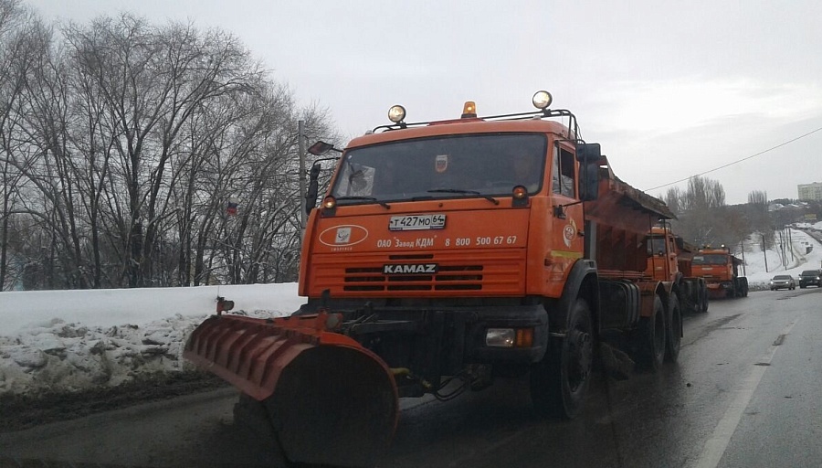 В Кировском районе продолжаются работы 
по уборке снега