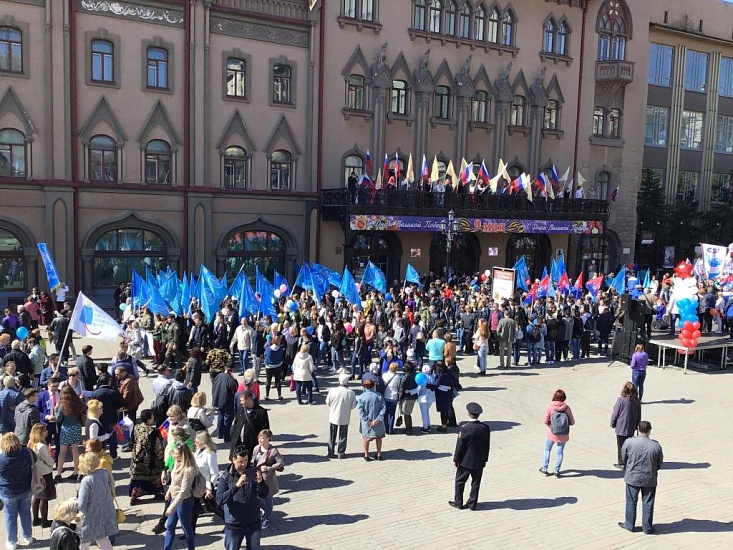 В Саратове прошло первомайское шествие