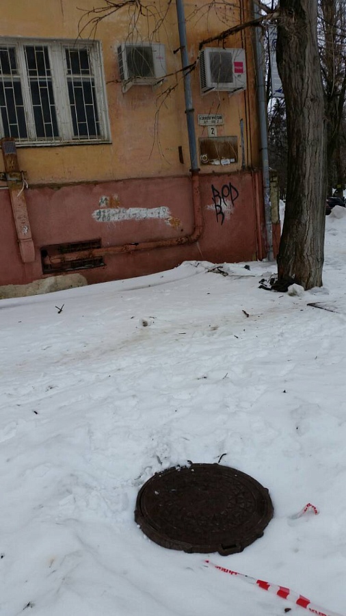 В Ленинском районе продолжается работа 
по закрытию смотровых колодцев