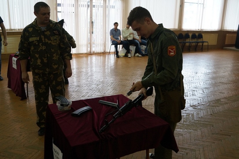 В МУК «Дом культуры химиков» состоялся 
День призывника