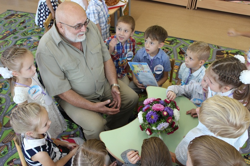 ДЕНЬ ГОРОДА - 2015: Дети Фрунзенского района 
встретились с саратовским писателем