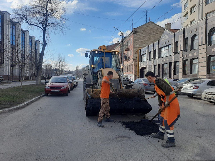 В Саратове продолжается текущий ремонт 
улично-дорожной сети